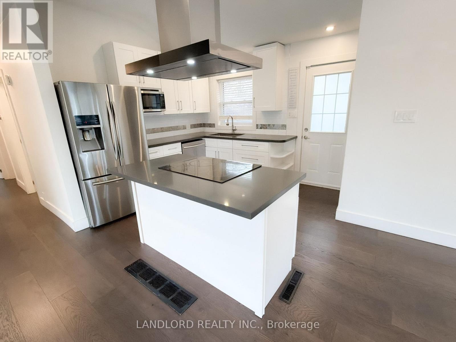 Main Floor - 18 Deerfield Road, Toronto, Ontario  M1K 4X6 - Photo 3 - E12650370