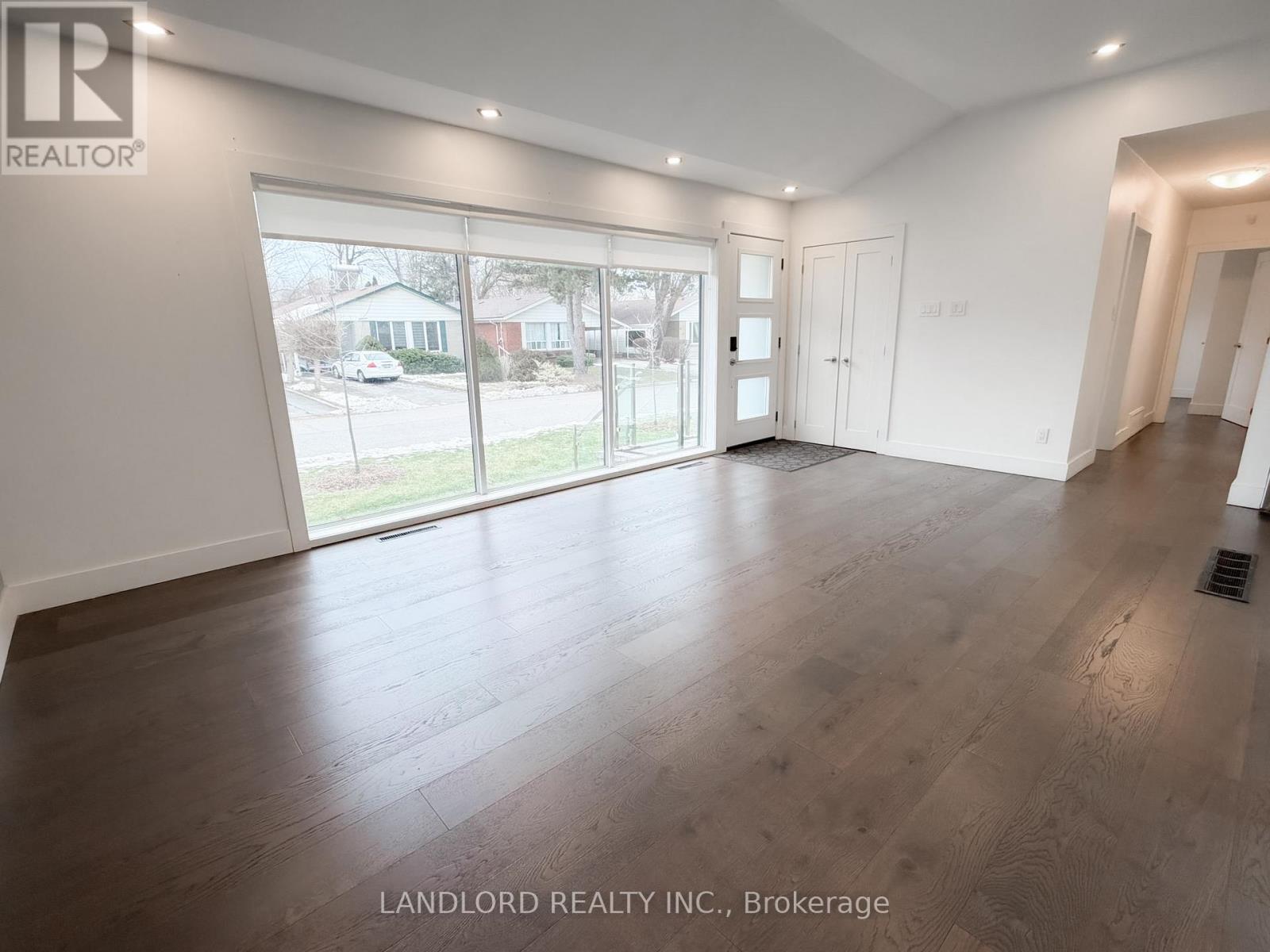 Main Floor - 18 Deerfield Road, Toronto, Ontario  M1K 4X6 - Photo 6 - E12650370