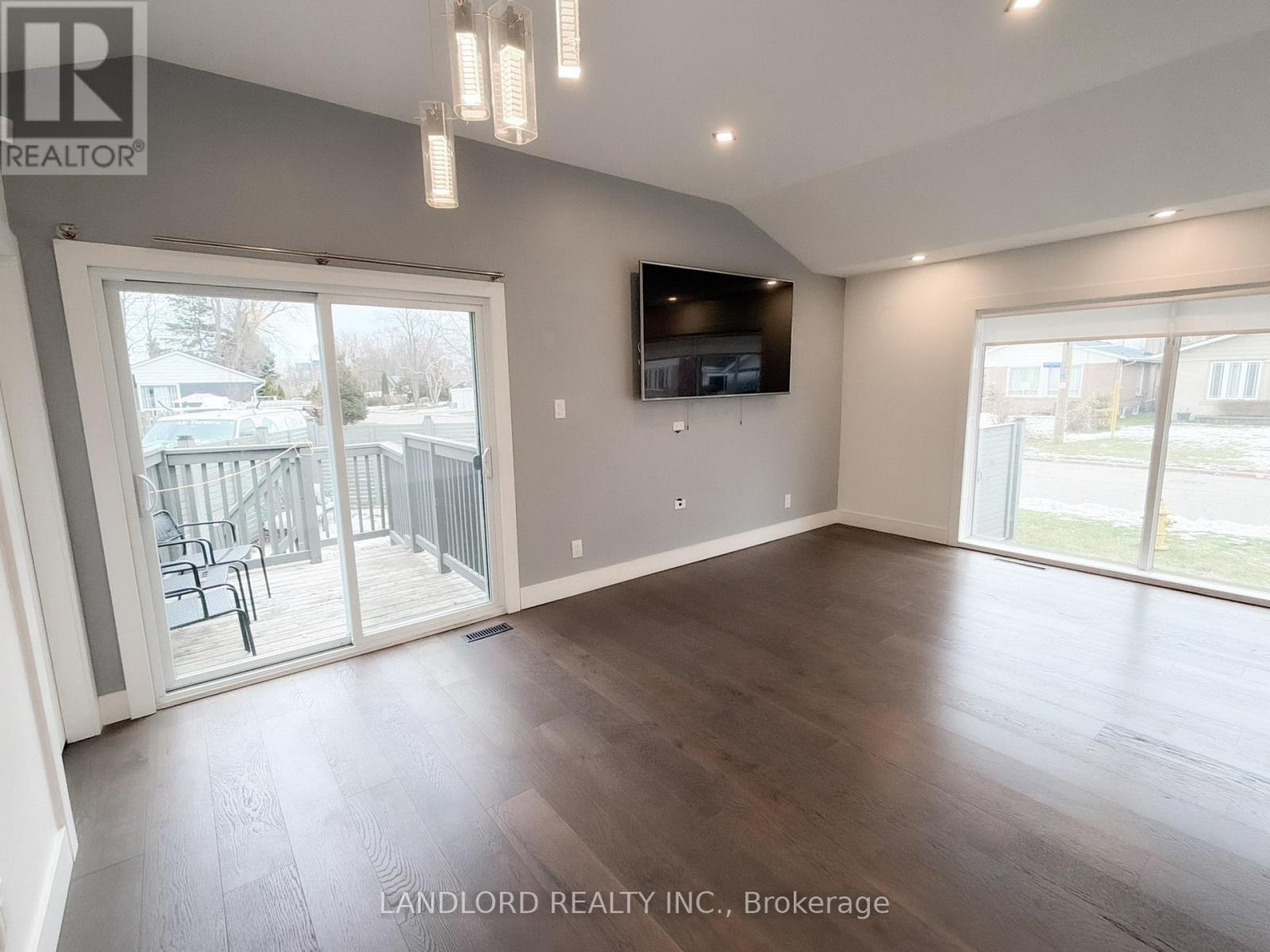 Main Floor - 18 Deerfield Road, Toronto, Ontario  M1K 4X6 - Photo 7 - E12650370