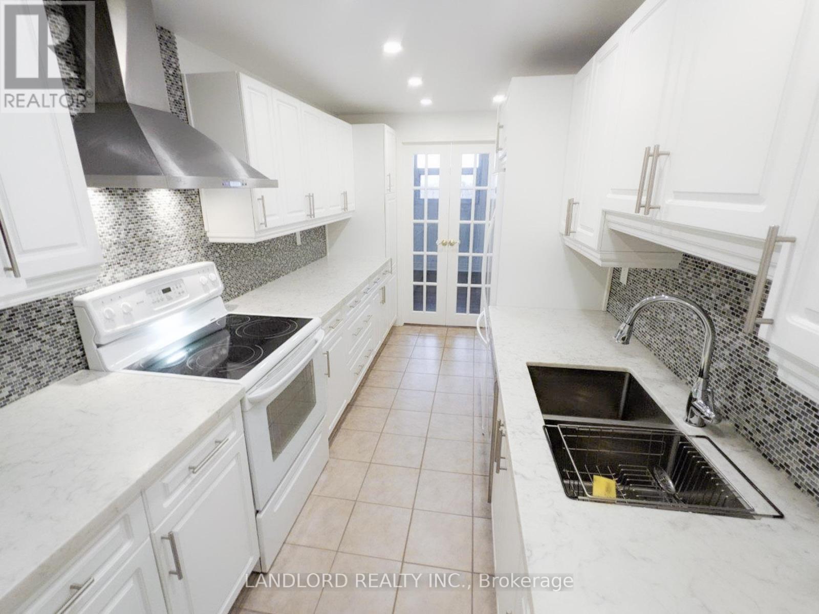 2002 - 299 MILL ROAD, Toronto, Ontario