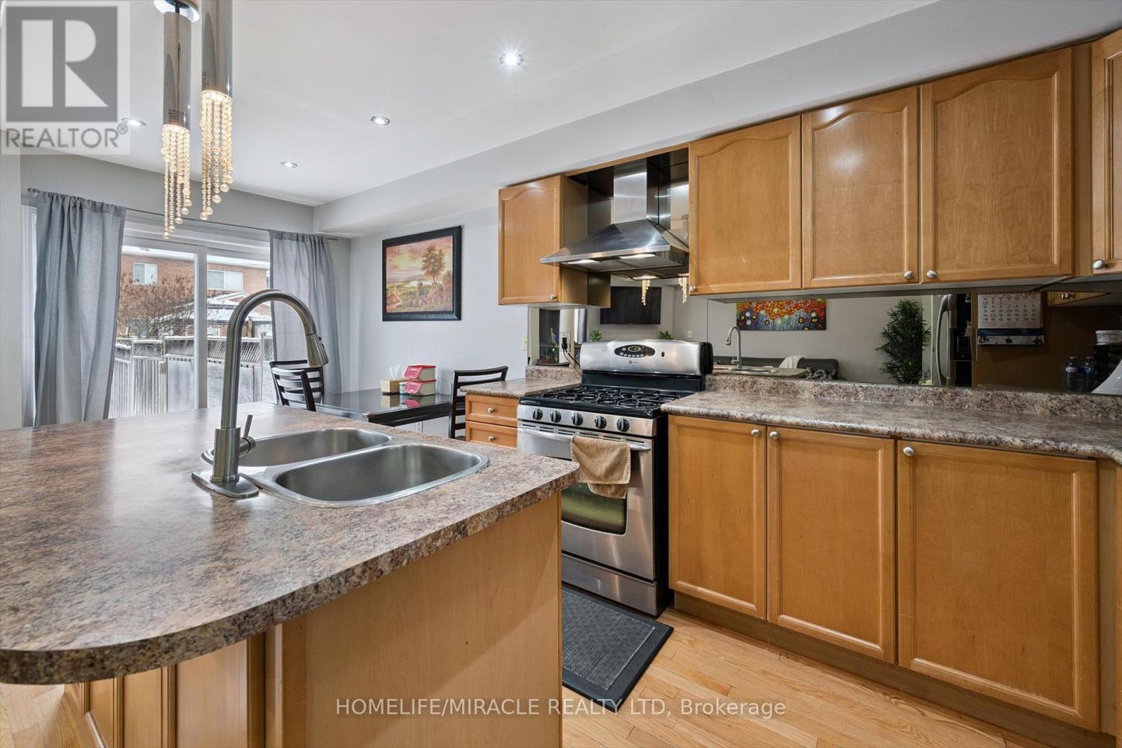 78 Snowberry Crescent, Halton Hills, Ontario  L7G 6M8 - Photo 11 - W12684886