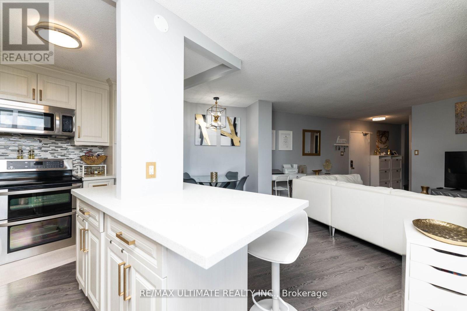 1007 - 530 Lolita Garden, Mississauga, Ontario  L5A 3T2 - Photo 10 - W12684914