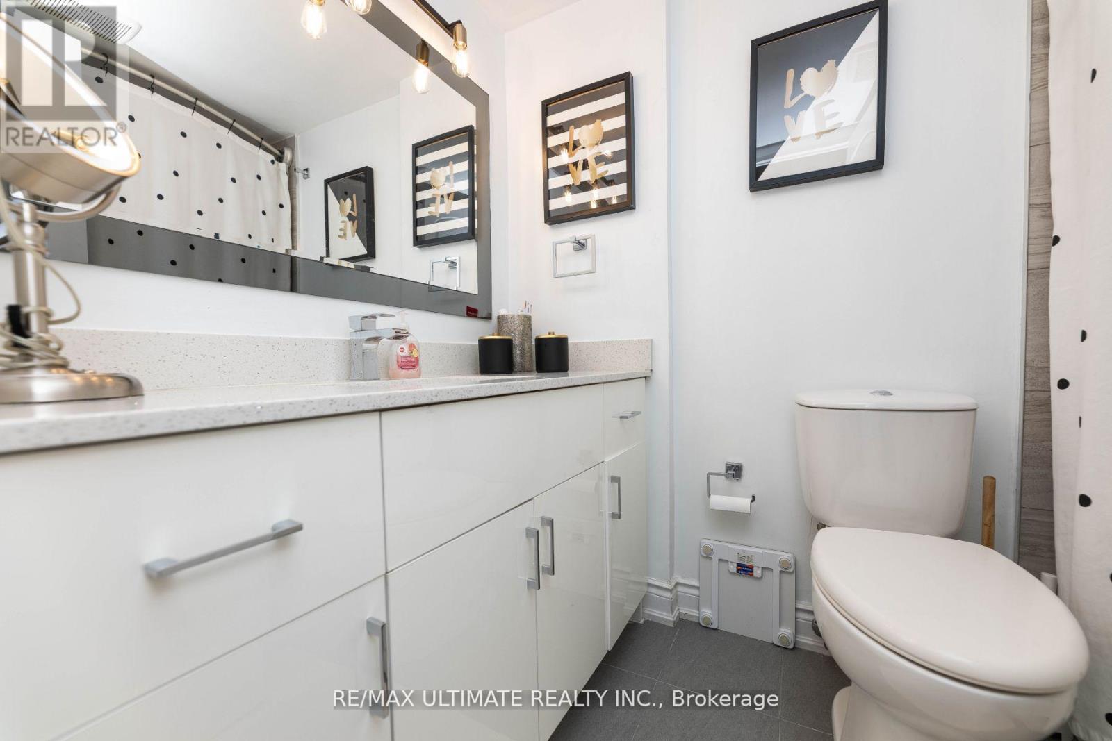 1007 - 530 Lolita Garden, Mississauga, Ontario  L5A 3T2 - Photo 18 - W12684914