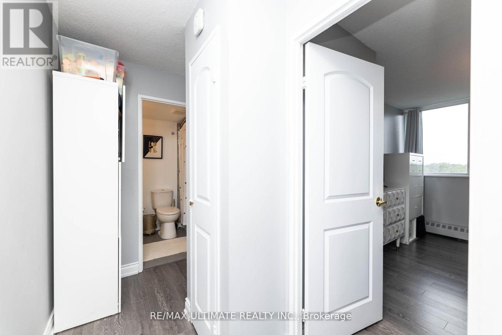 1007 - 530 Lolita Garden, Mississauga, Ontario  L5A 3T2 - Photo 20 - W12684914