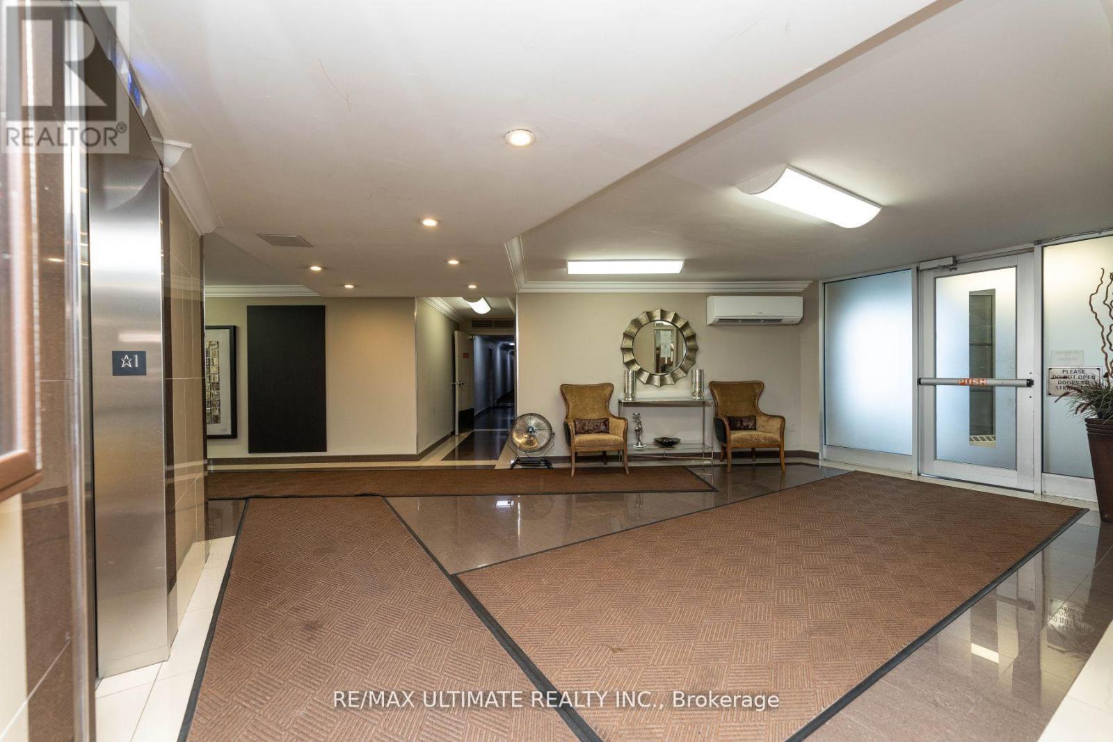 1007 - 530 Lolita Garden, Mississauga, Ontario  L5A 3T2 - Photo 3 - W12684914