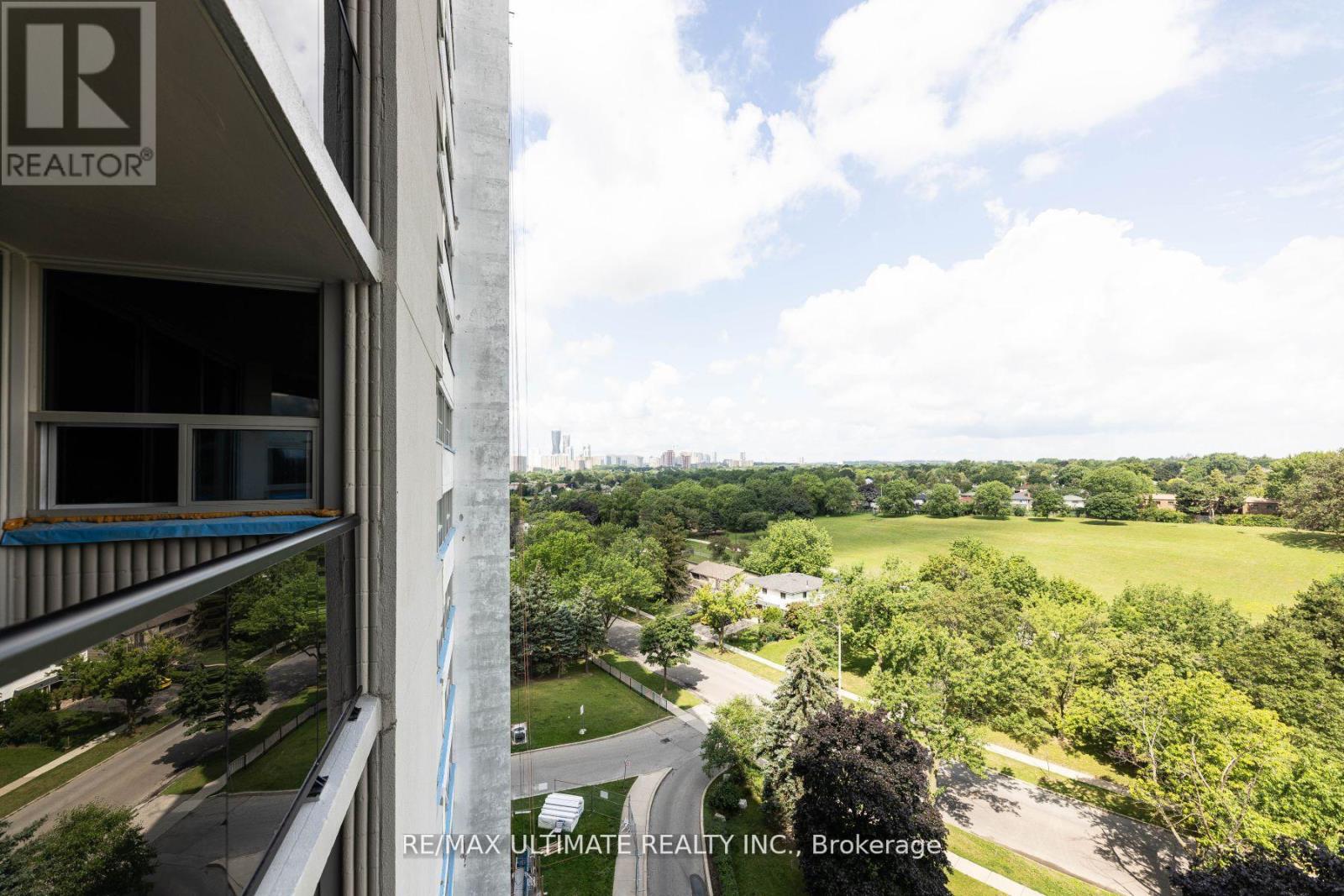 1007 - 530 Lolita Garden, Mississauga, Ontario  L5A 3T2 - Photo 7 - W12684914