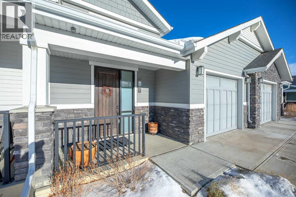 12572 Crestmont Boulevard Sw, Calgary, Alberta  T3B 6J5 - Photo 4 - A2277212
