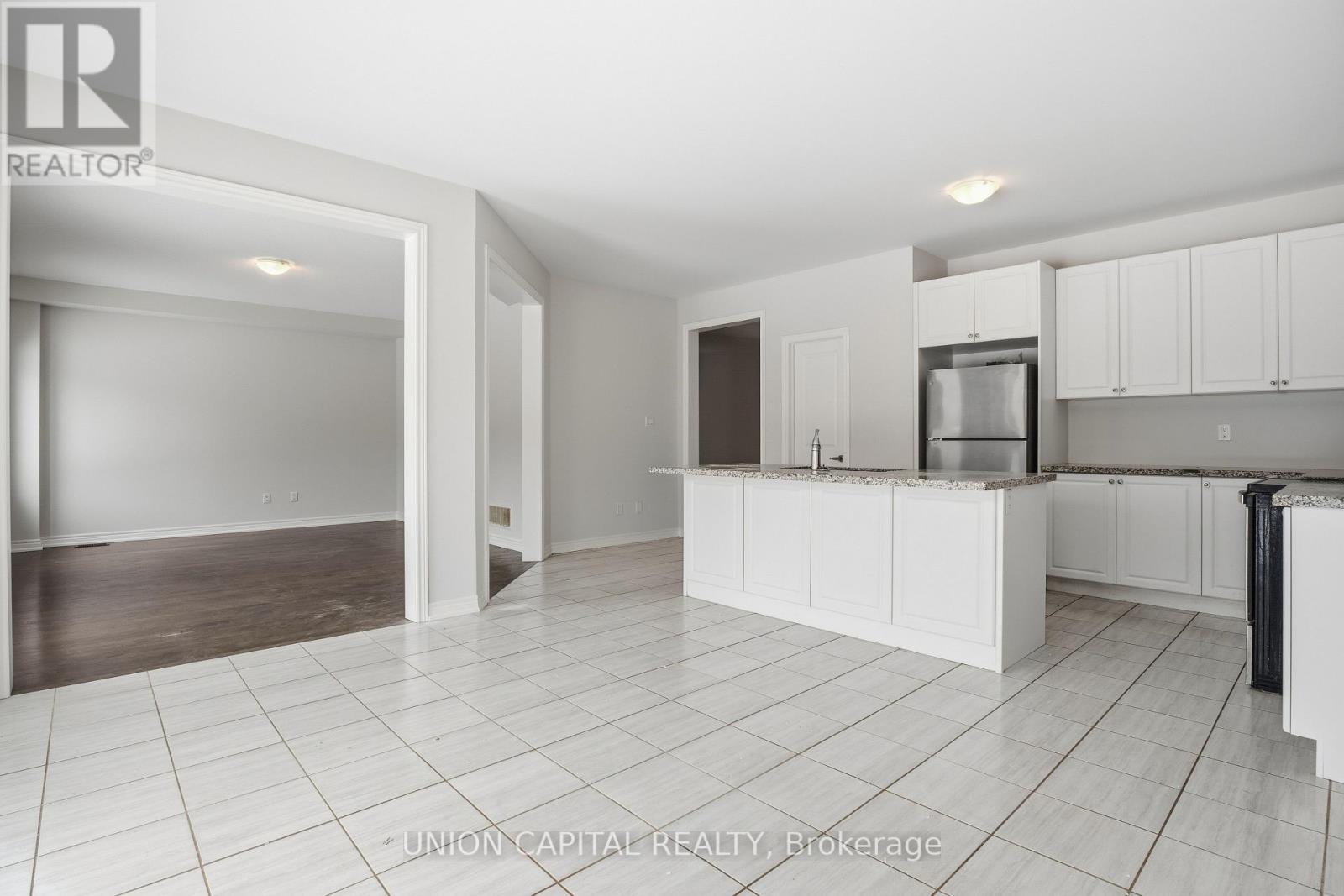 943 Larter Street, Innisfil, Ontario  L9S 1A8 - Photo 11 - N12675860