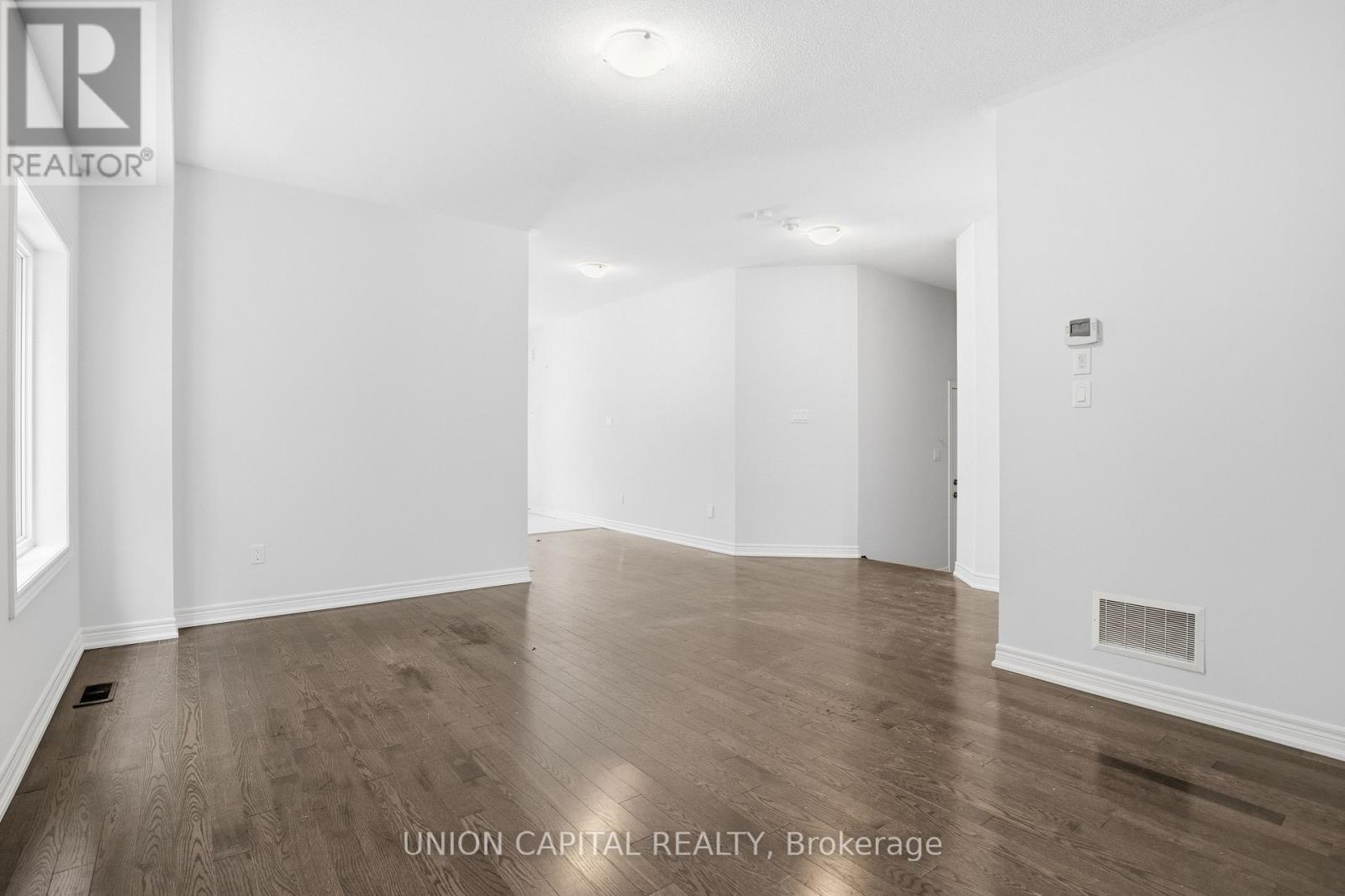 943 Larter Street, Innisfil, Ontario  L9S 1A8 - Photo 7 - N12675860