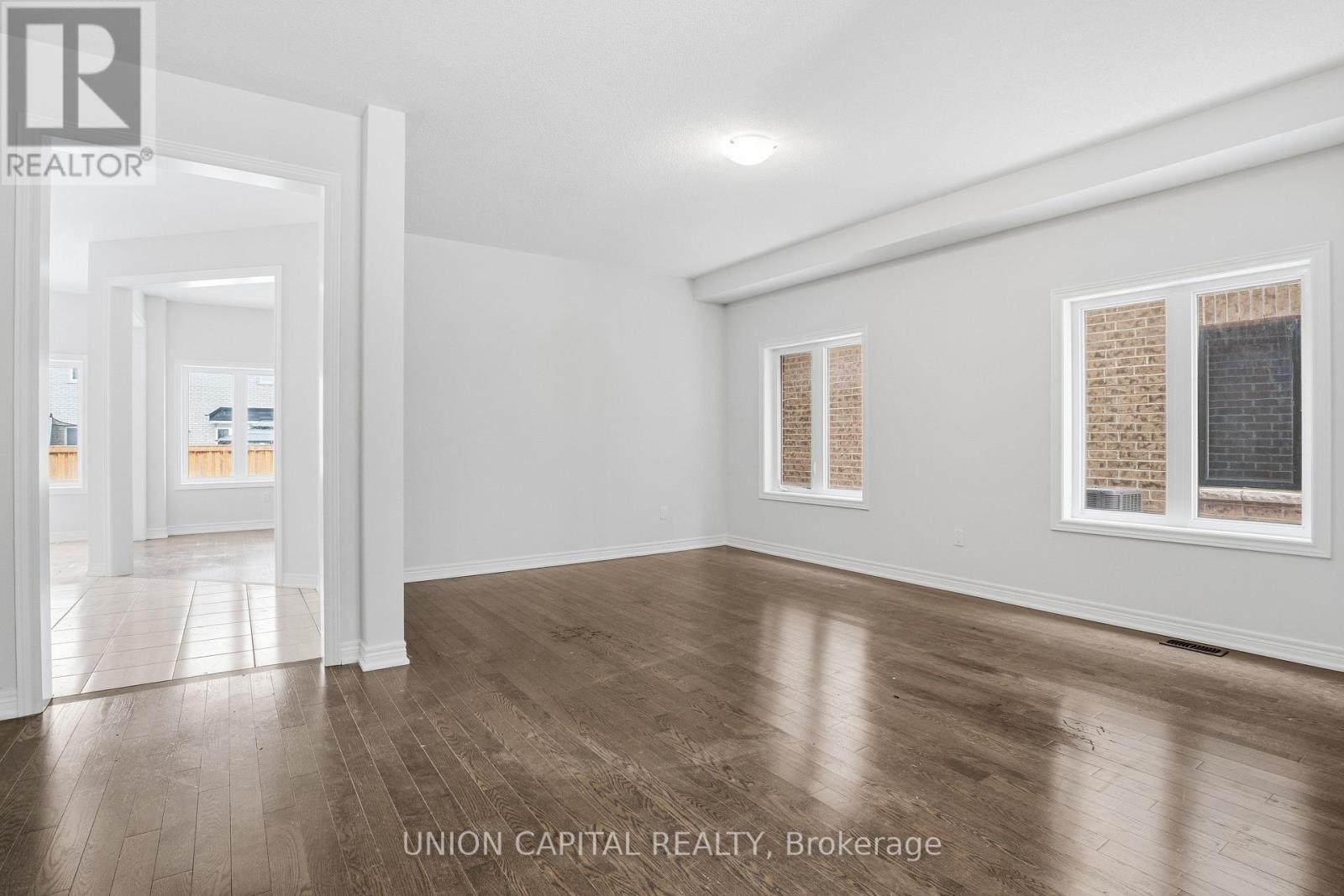 943 Larter Street, Innisfil, Ontario  L9S 1A8 - Photo 6 - N12675860