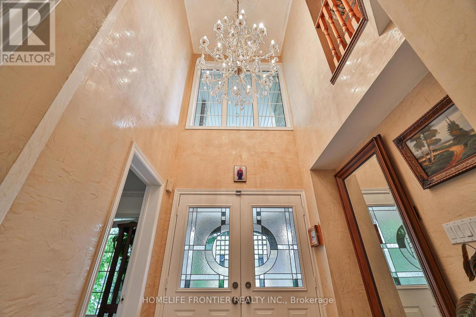 110 Red River Crescent, Newmarket, Ontario  L3X 2R1 - Photo 3 - N12684954