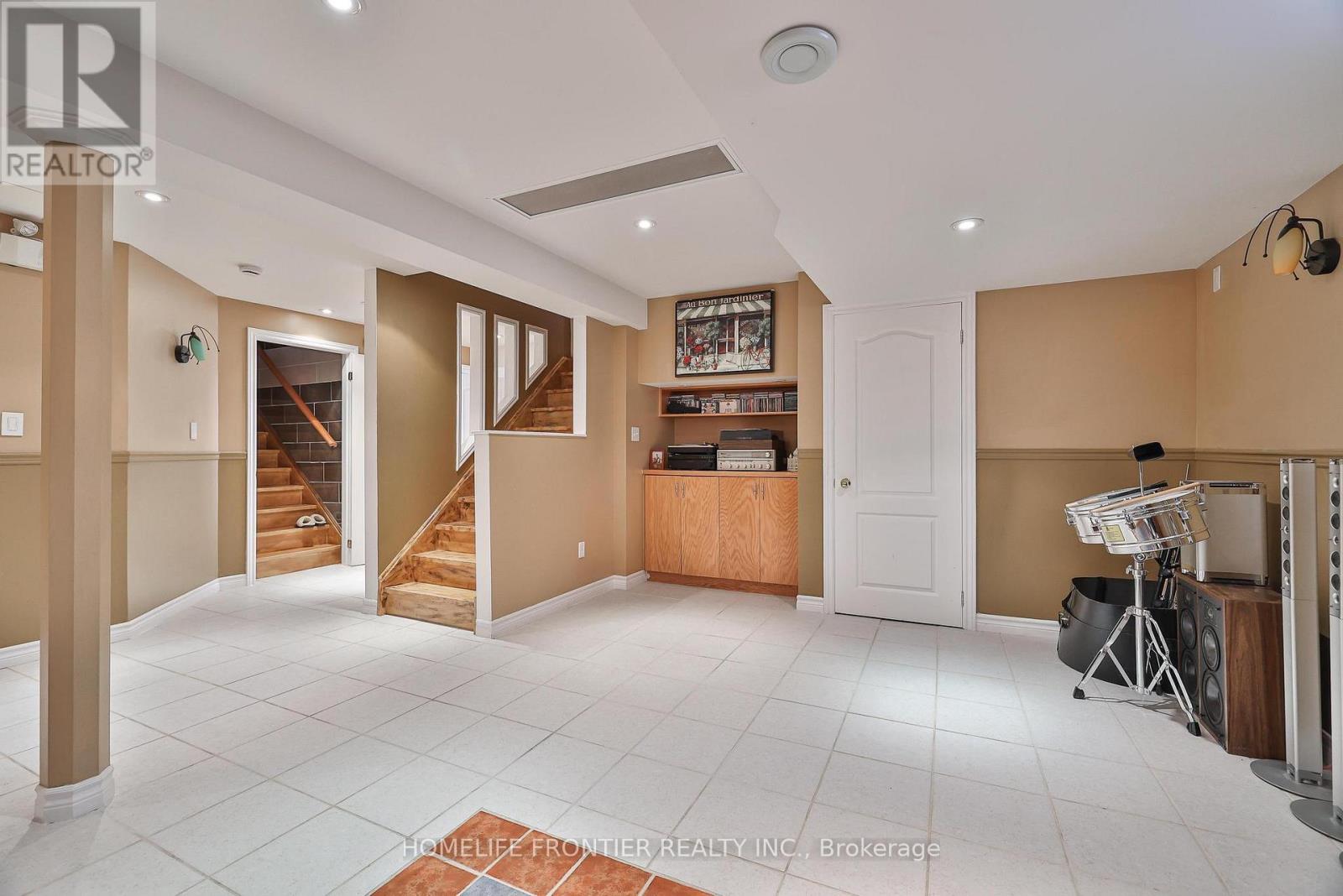 110 Red River Crescent, Newmarket, Ontario  L3X 2R1 - Photo 43 - N12684954