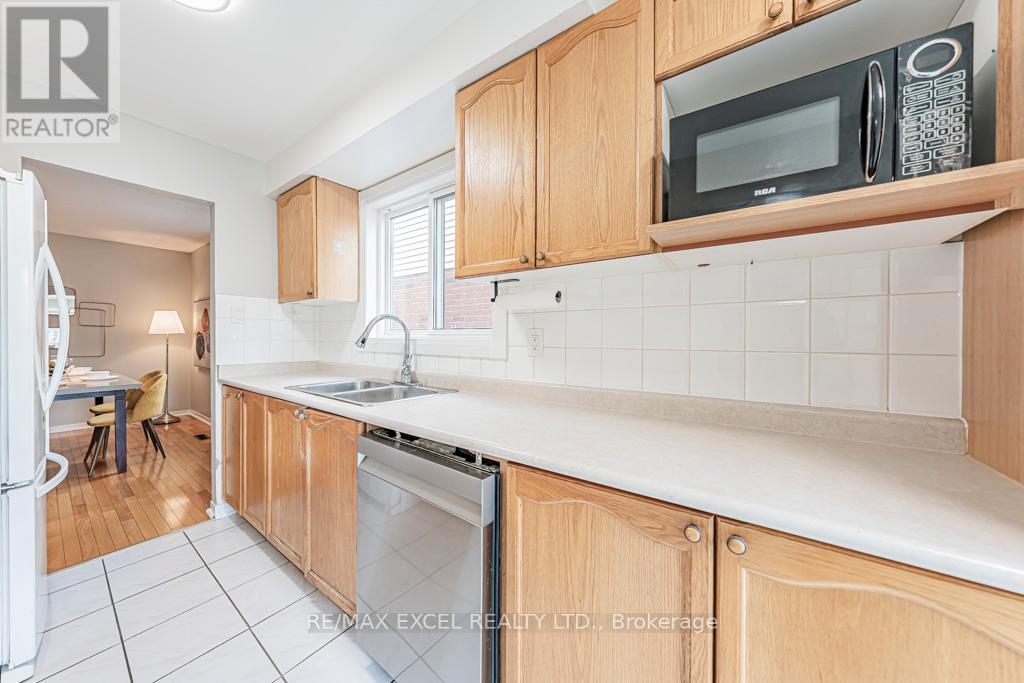 21 Brimstone Crescent, Toronto, Ontario  M1V 3C8 - Photo 9 - E12684966