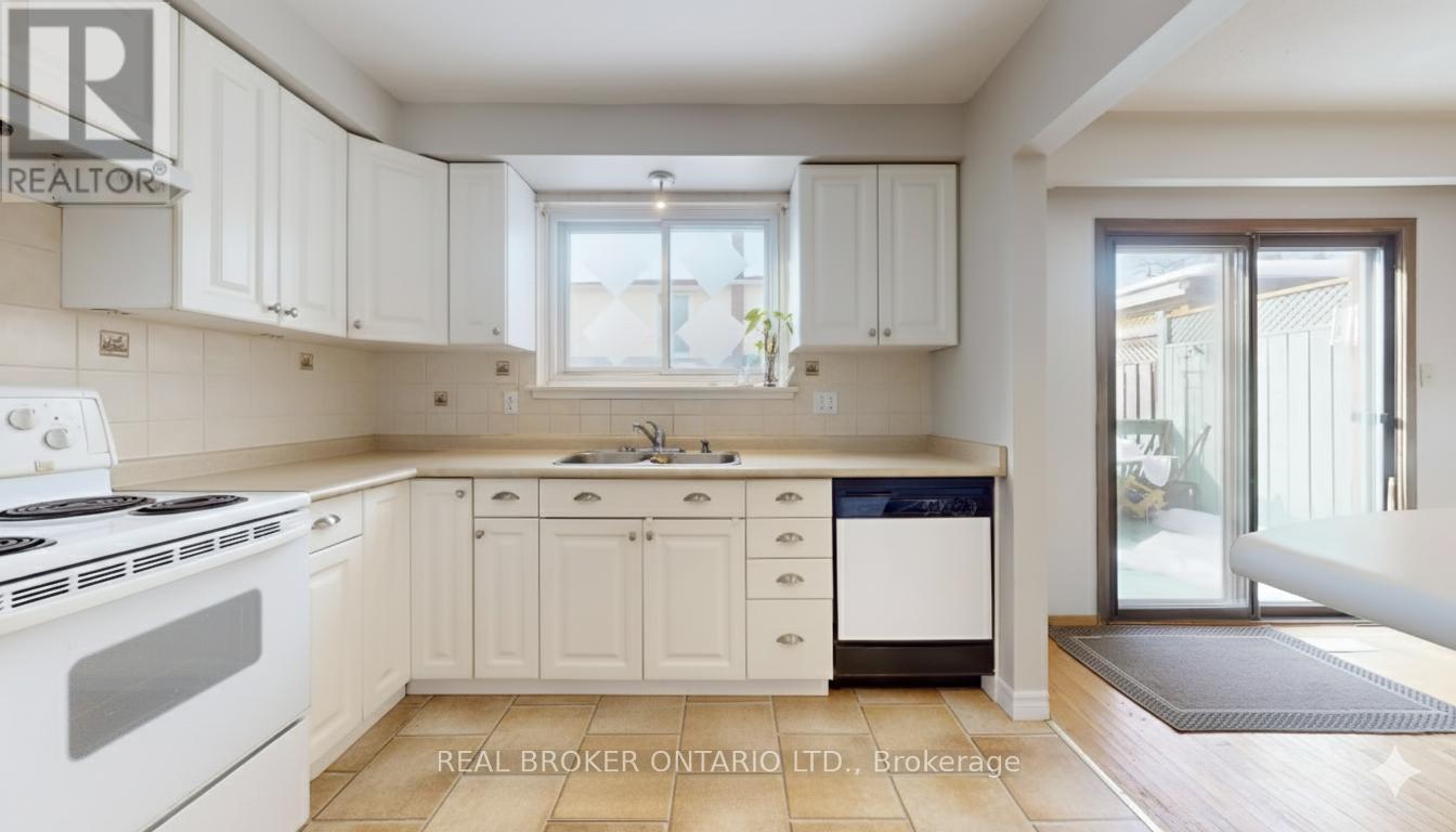 1166 Valley Court, Oshawa, Ontario  L1J 3M5 - Photo 3 - E12684972