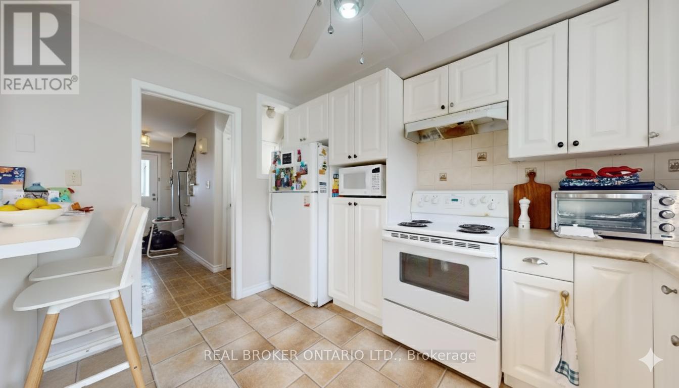 1166 Valley Court, Oshawa, Ontario  L1J 3M5 - Photo 4 - E12684972