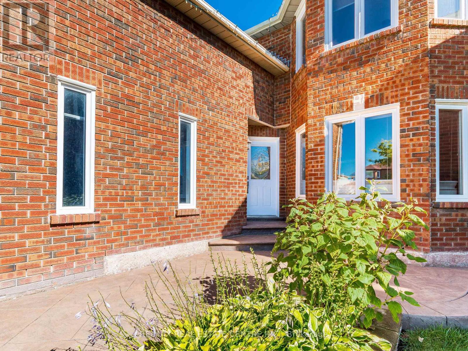 6439 Osprey Boulevard, Mississauga, Ontario  L5N 6E4 - Photo 3 - W12684976