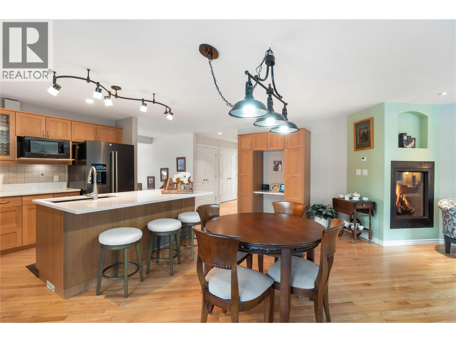 2535 Valleyview Drive, Kamloops, British Columbia  V2E 2M3 - Photo 6 - 10371989