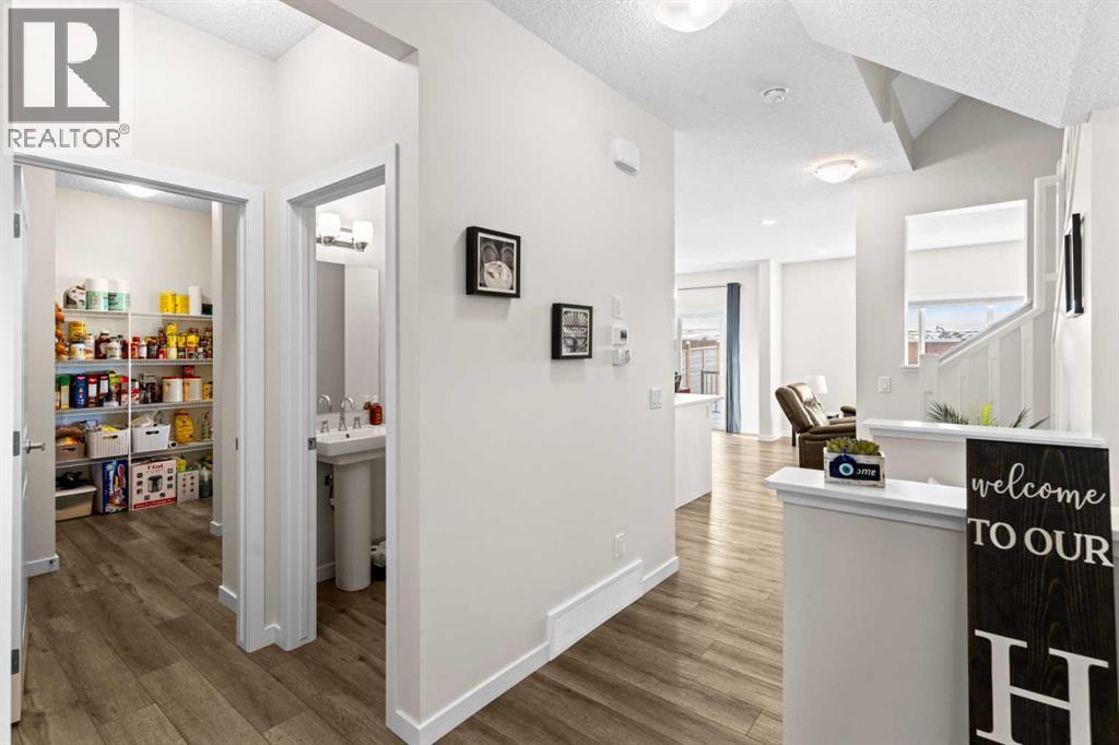 492 Chinook Gate Square Sw, Airdrie, Alberta  T4B 4W1 - Photo 6 - A2272245