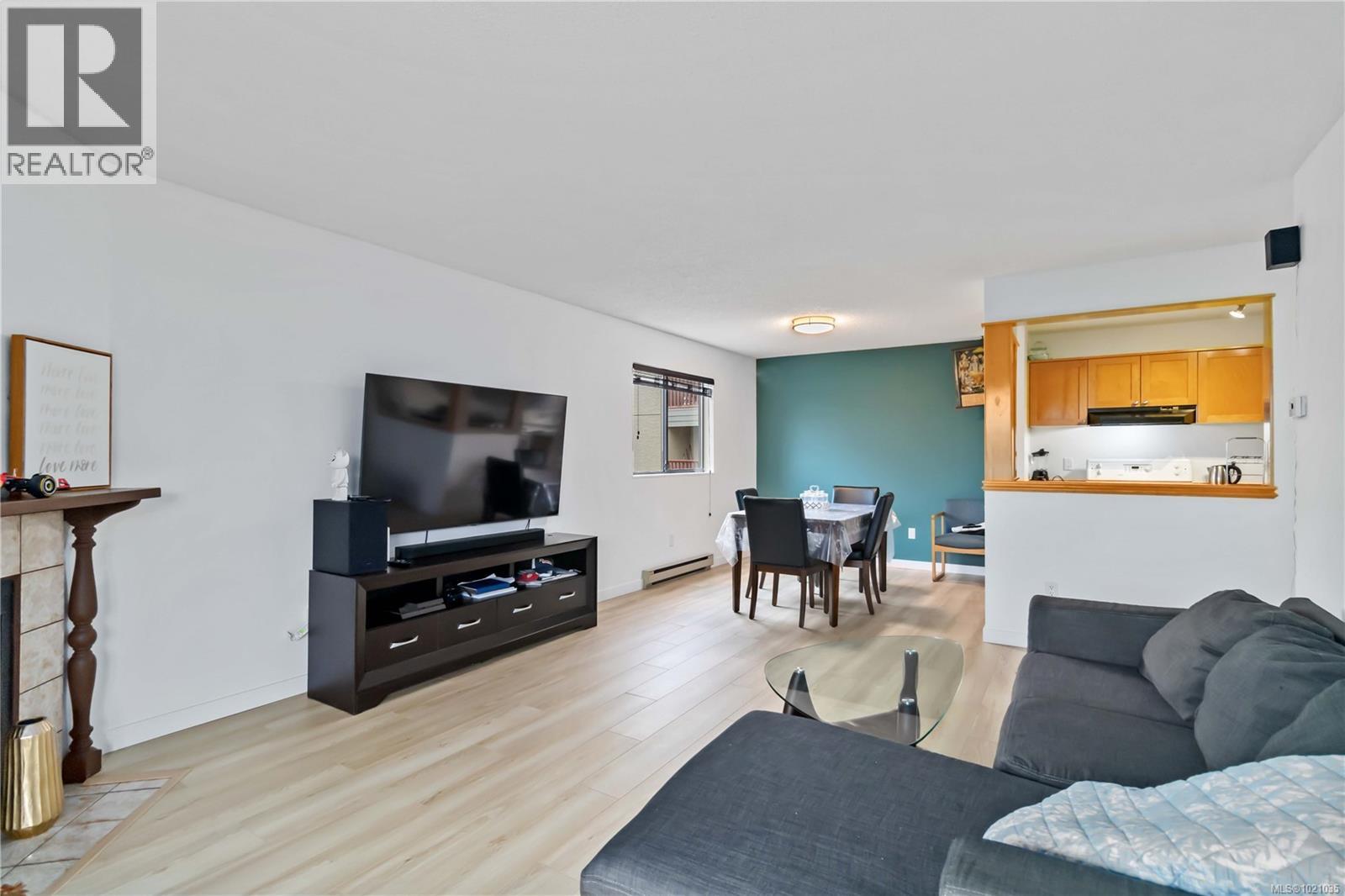 308 3255 Glasgow Ave, Saanich, British Columbia