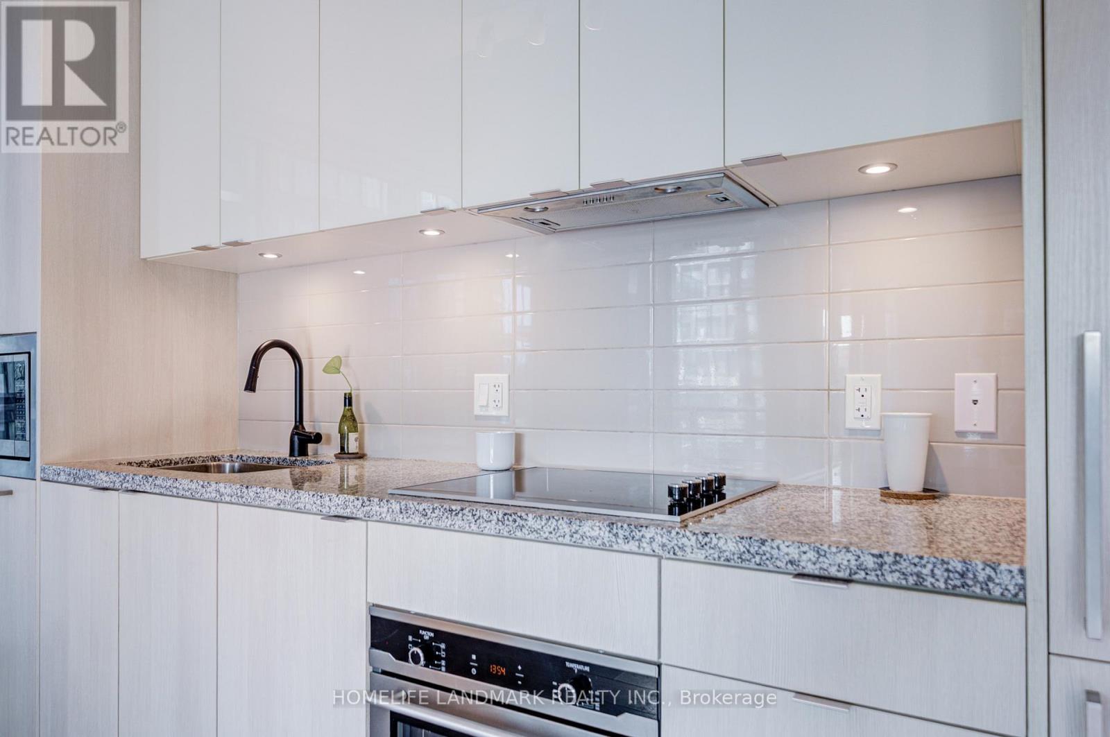 1902 - 125 Blue Jays Way, Toronto, Ontario  M5V 0N5 - Photo 11 - C12685016