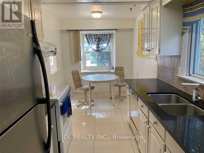 58 Redheugh Crescent, Toronto, Ontario  M1W 3C3 - Photo 4 - E12685004