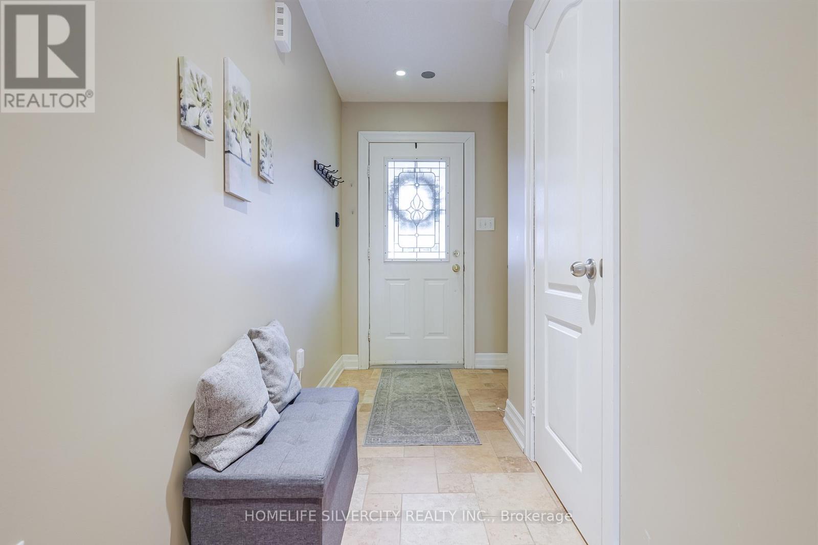 376 Sparrow Circle, Pickering, Ontario  L1V 7E6 - Photo 3 - E12685006