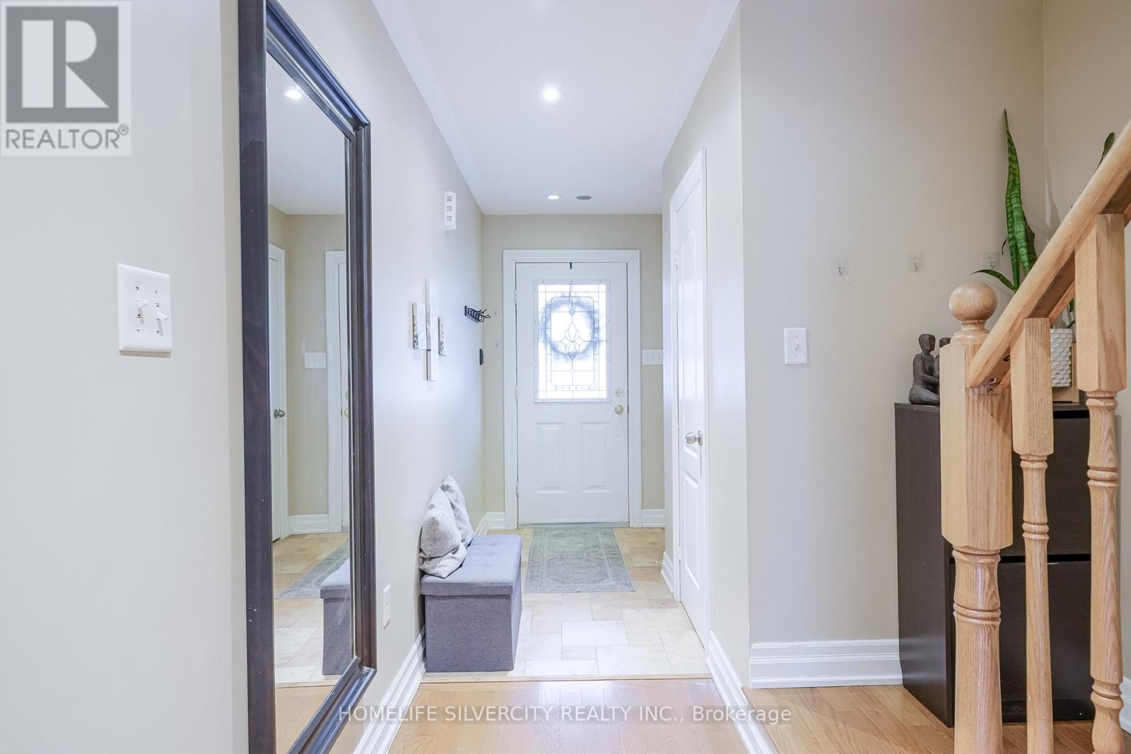 376 Sparrow Circle, Pickering, Ontario  L1V 7E6 - Photo 4 - E12685006