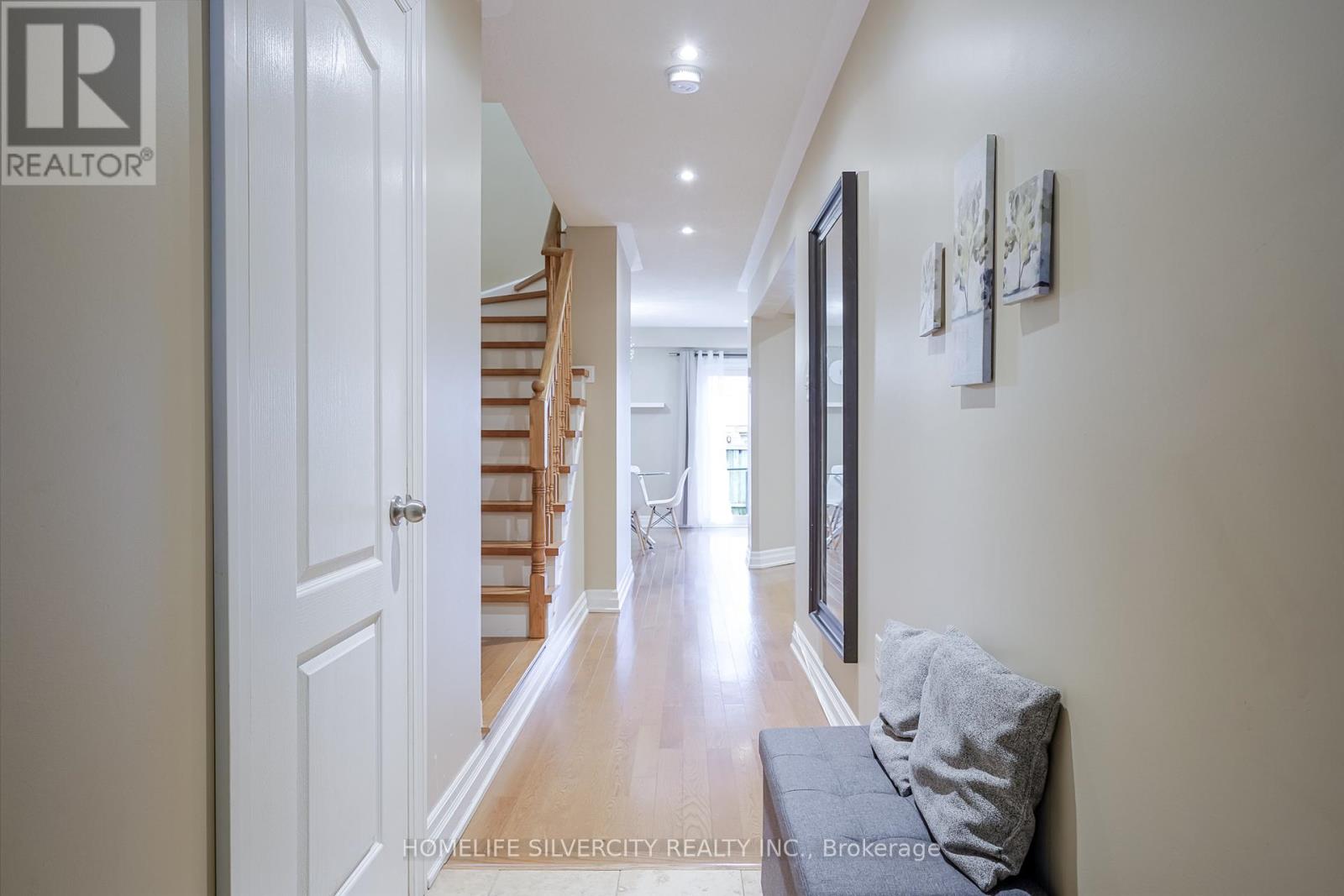 376 Sparrow Circle, Pickering, Ontario  L1V 7E6 - Photo 5 - E12685006