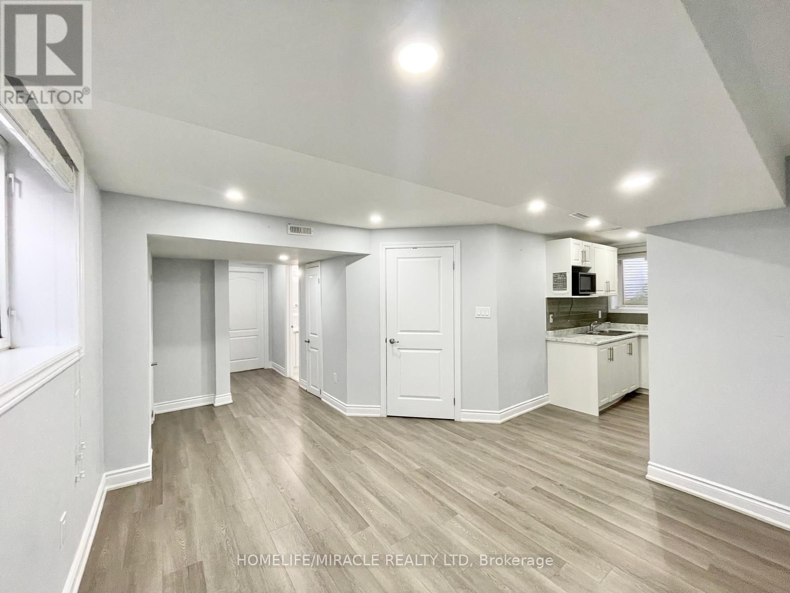 B - 98 Dallan Drive, Guelph, Ontario  N1L 0N3 - Photo 6 - X12685010