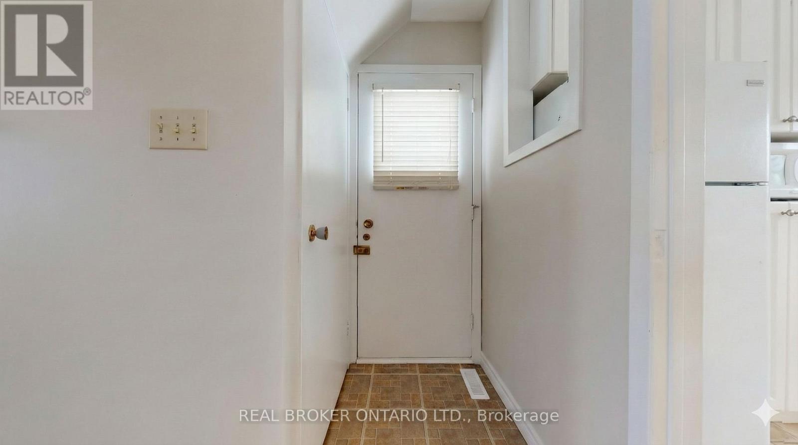 1166 Valley Court, Oshawa, Ontario  L1J 3M5 - Photo 10 - E12684972