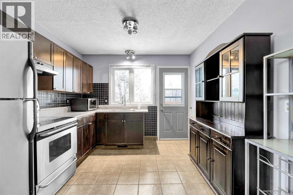 111 Dovertree Place Se, Calgary, Alberta  t2b 2k3 - Photo 12 - A2277343