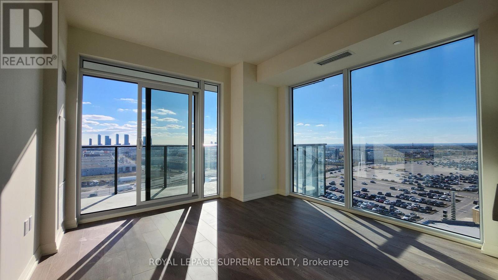 1005 - 27 Korda Gate, Vaughan, Ontario  L4K 0P6 - Photo 8 - N12568626