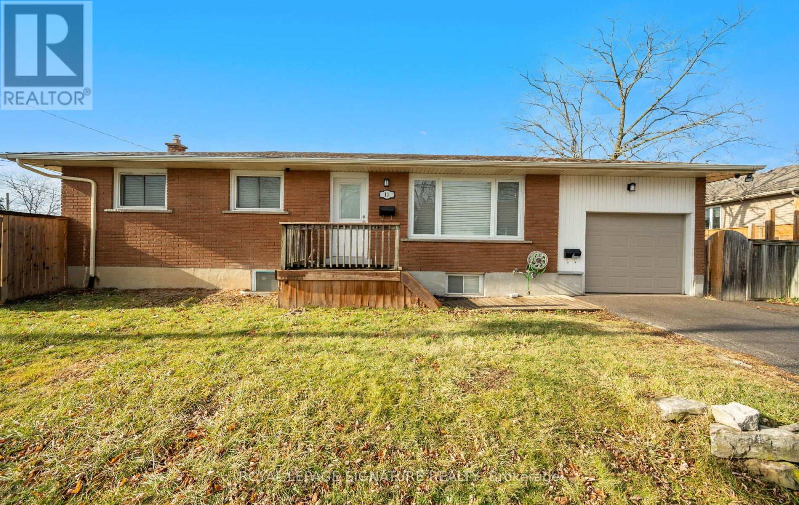 11 Rockwood Avenue, St. Catharines, Ontario  L2P 1E3 - Photo 3 - X12645294