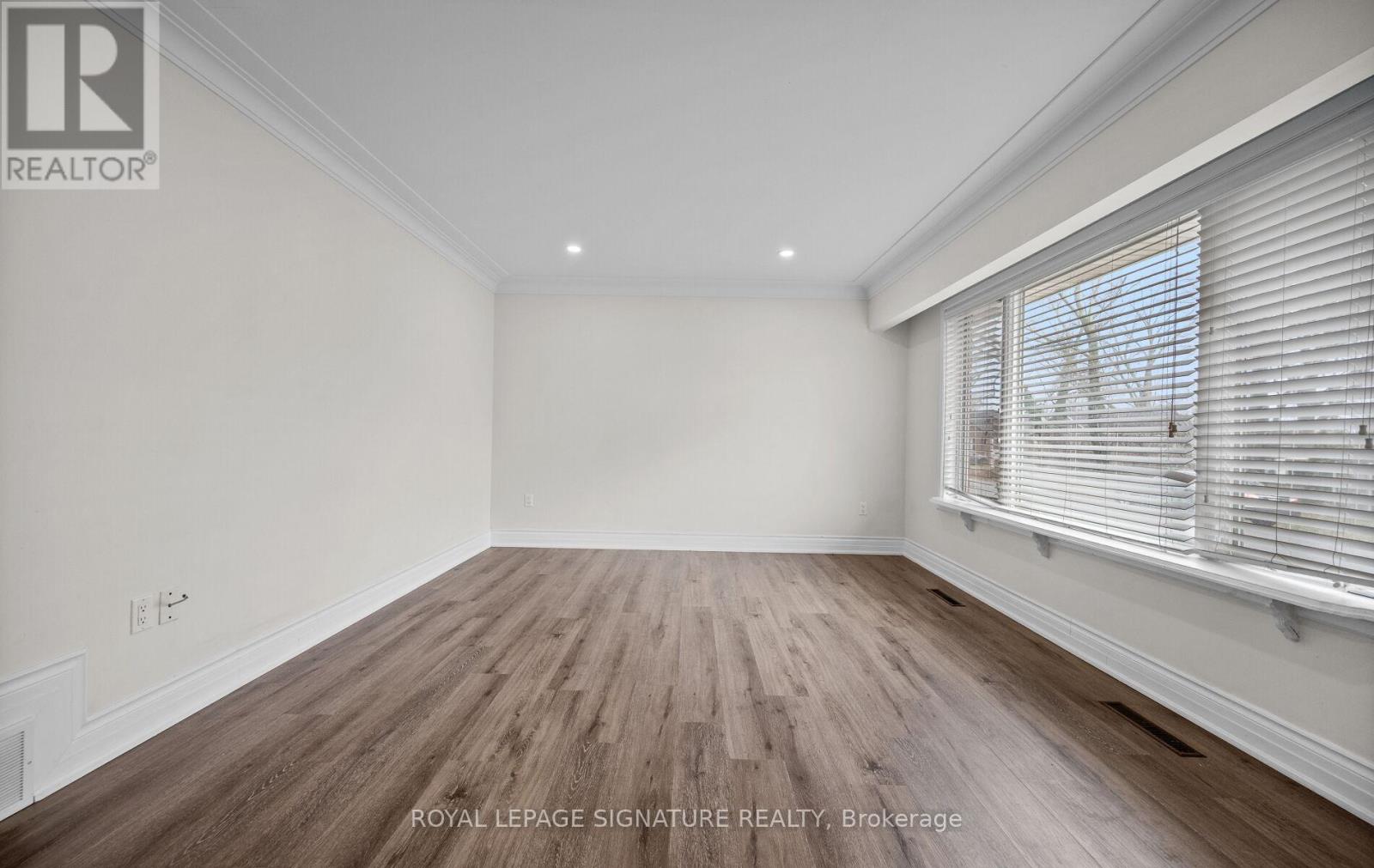 11 Rockwood Avenue, St. Catharines, Ontario  L2P 1E3 - Photo 6 - X12645294