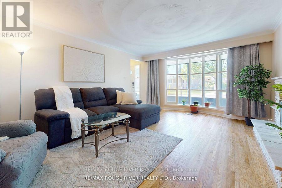 18 Darlingside Drive, Toronto, Ontario  M1E 3N8 - Photo 4 - E12685038