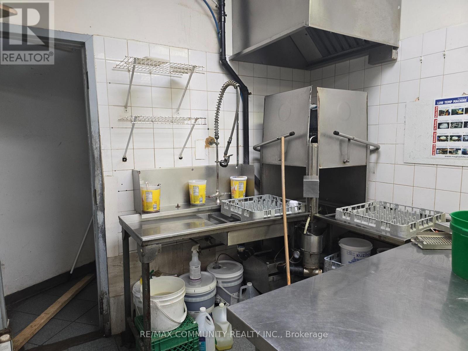 101 - 1091 Gorham Street, Newmarket, Ontario  L3Y 8X7 - Photo 4 - N12685042