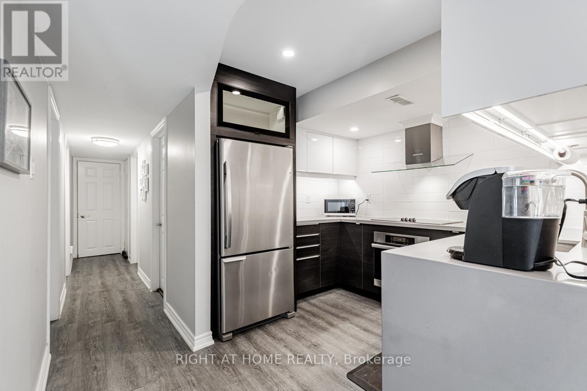 213 Kayla Crescent, Vaughan, Ontario  L6A 3P3 - Photo 4 - N12685070