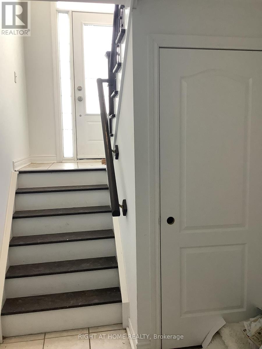 41 Bloom Crescent, Barrie, Ontario  L4N 0S8 - Photo 4 - S12685034