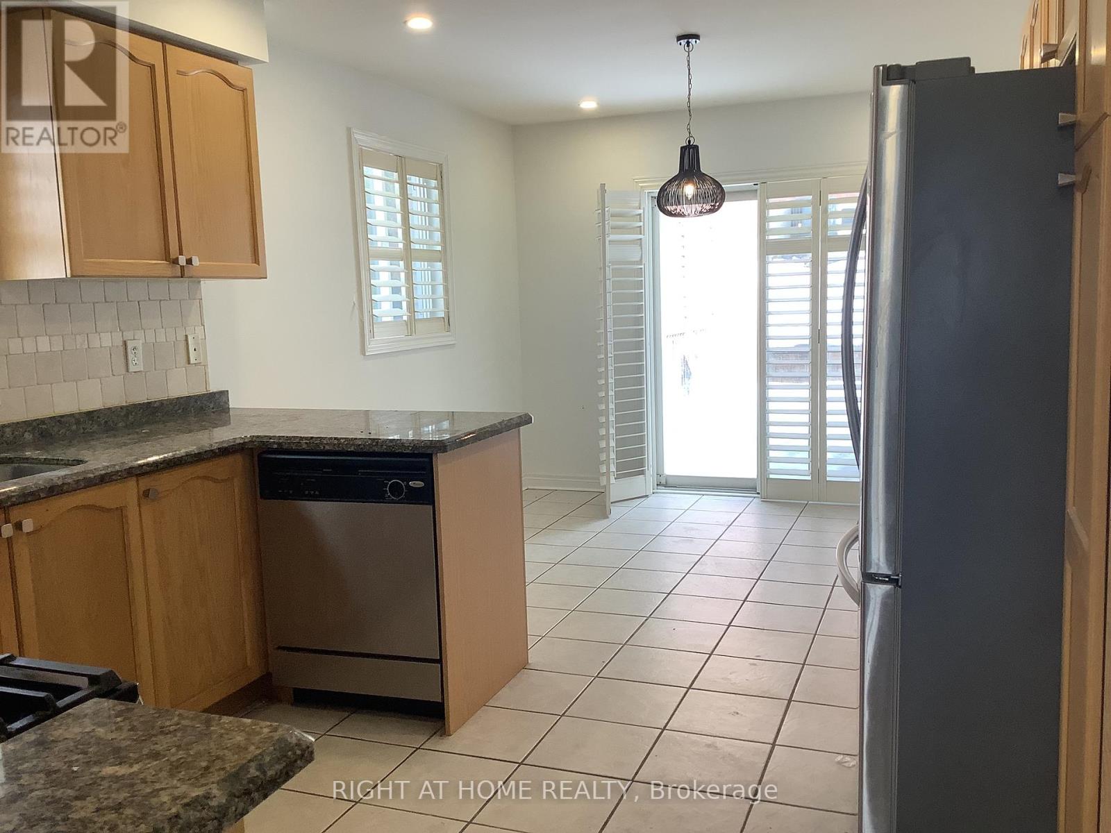 41 Bloom Crescent, Barrie, Ontario  L4N 0S8 - Photo 5 - S12685034