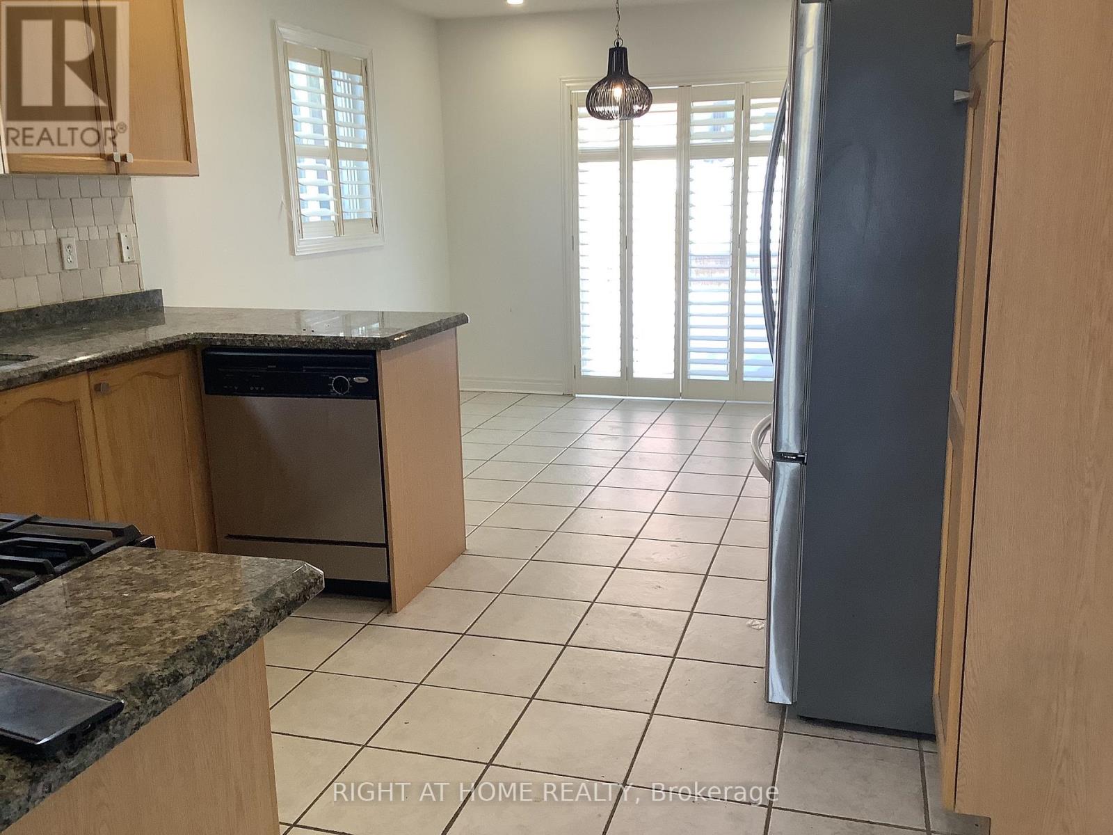 41 Bloom Crescent, Barrie, Ontario  L4N 0S8 - Photo 7 - S12685034