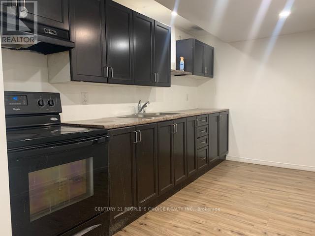 Lower 1 - 1393 Selkirk Avenue, Oakville, Ontario  L6L 2V5 - Photo 5 - W12685080