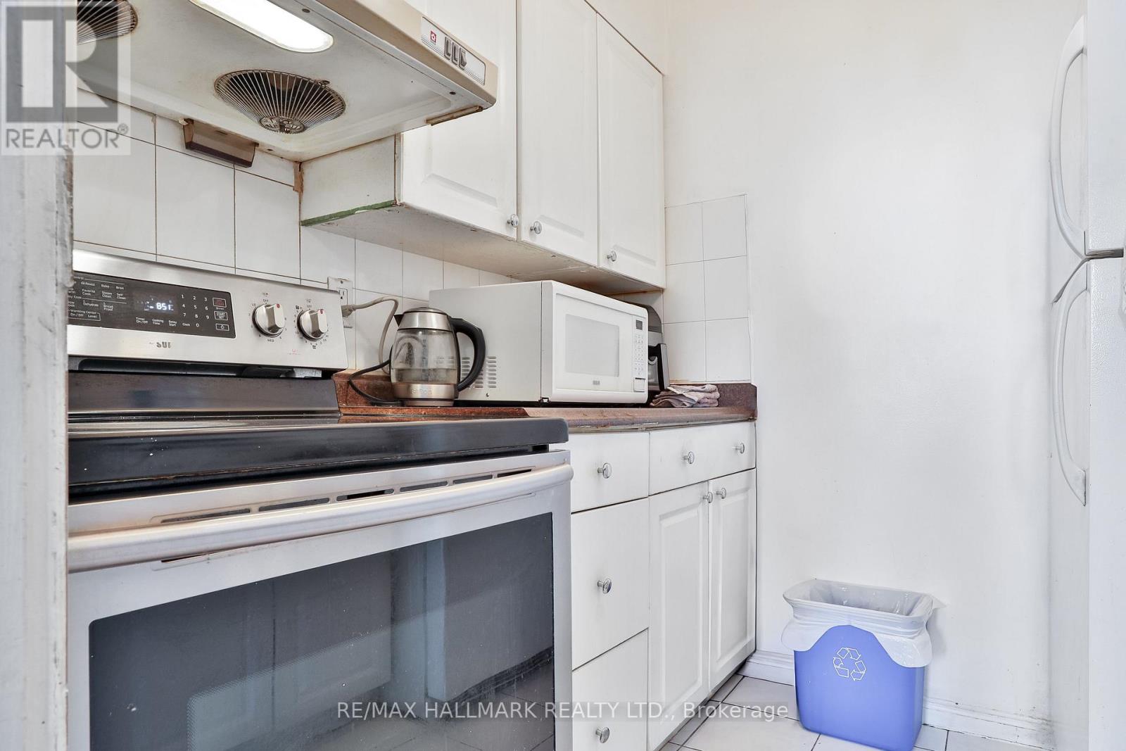 1214 - 50 Lotherton Pathway, Toronto, Ontario  M6B 2G7 - Photo 11 - W12685086