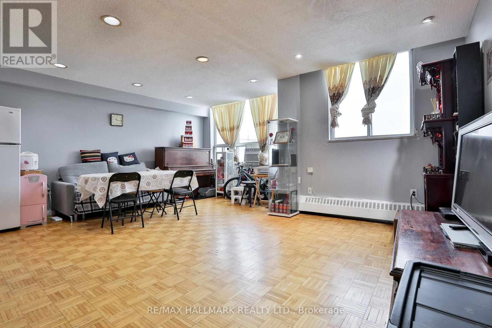 1214 - 50 Lotherton Pathway, Toronto, Ontario  M6B 2G7 - Photo 5 - W12685086