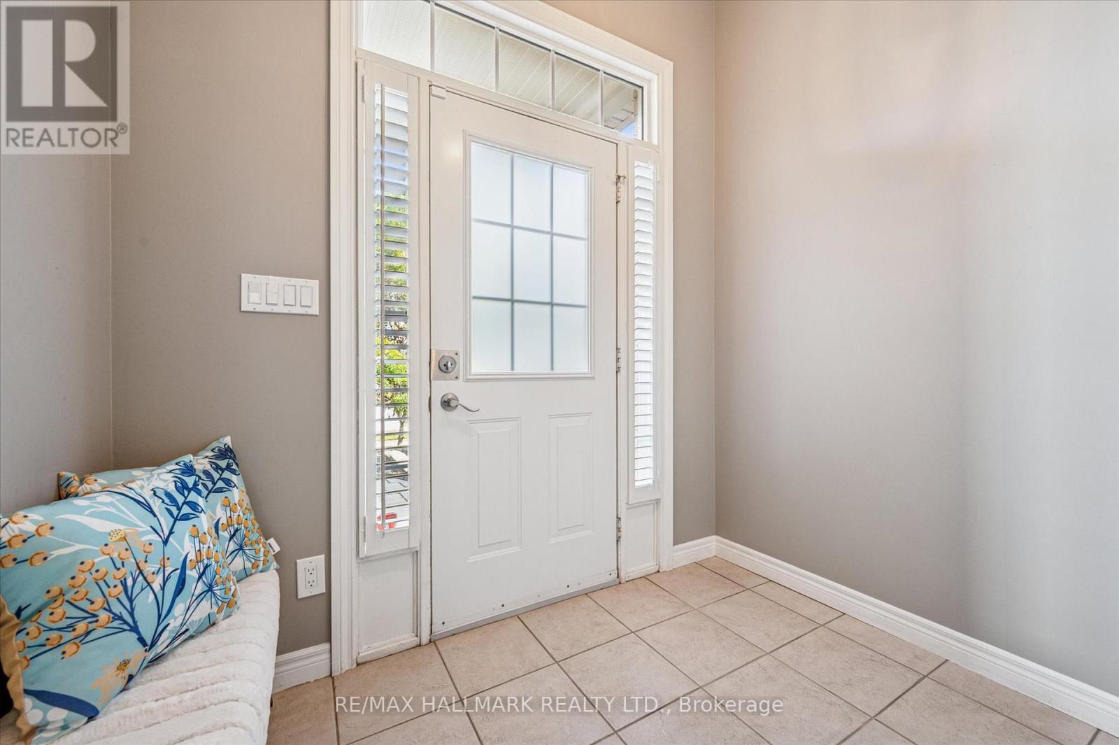 503 Brigantine Drive, Waterloo, Ontario  N2K 4B7 - Photo 4 - X12685032