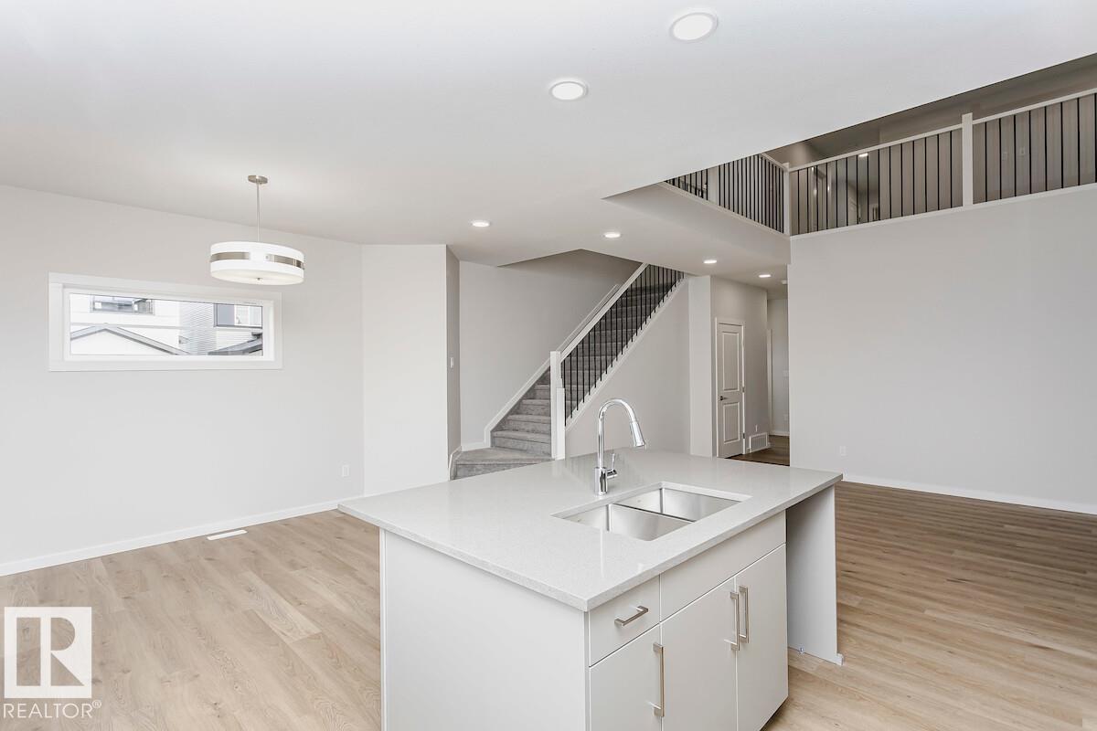 2371 Egret Wy Nw, Edmonton, Alberta  T6M 2N6 - Photo 4 - E4464298