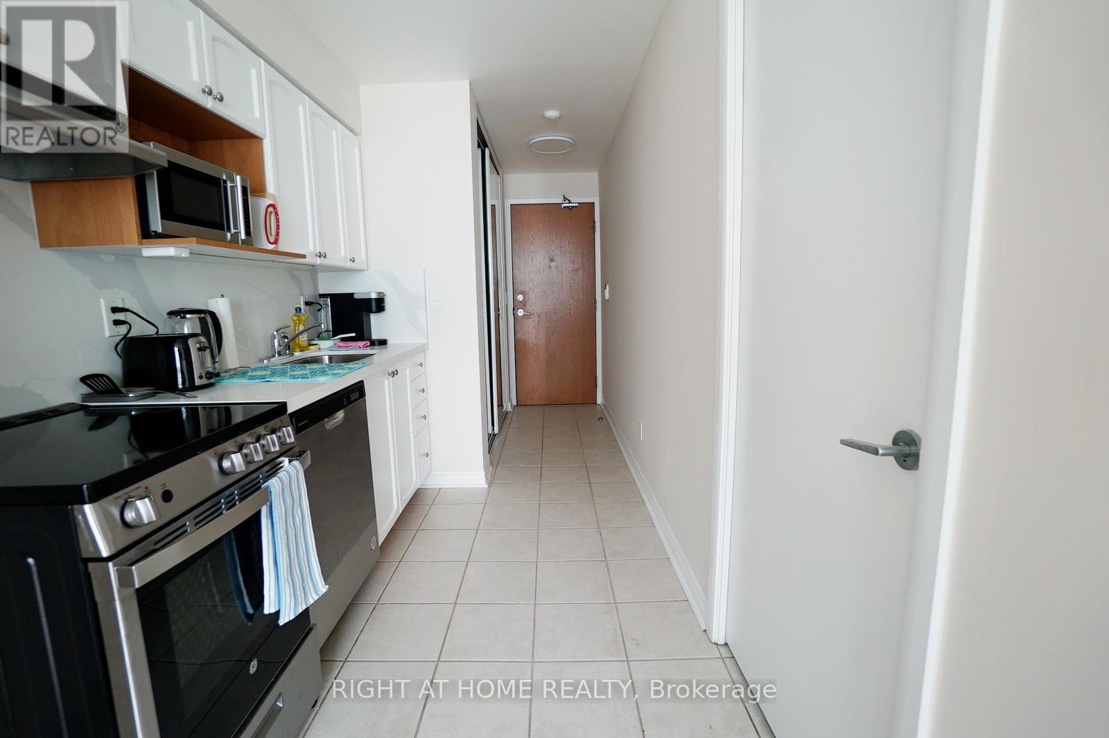 3307 - 219 Fort York Boulevard, Toronto, Ontario  M5V 1B1 - Photo 10 - C12685104