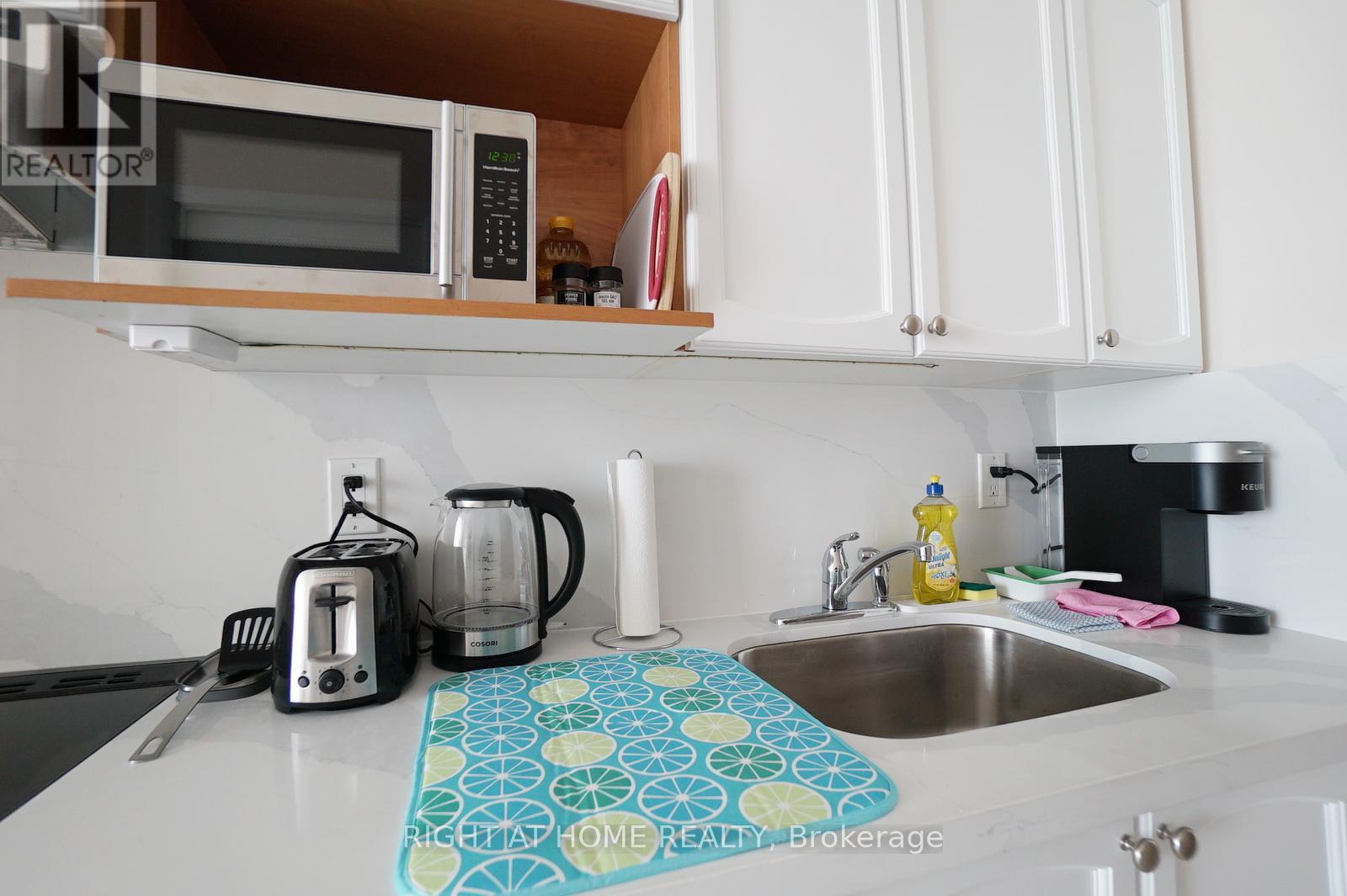 3307 - 219 Fort York Boulevard, Toronto, Ontario  M5V 1B1 - Photo 11 - C12685104