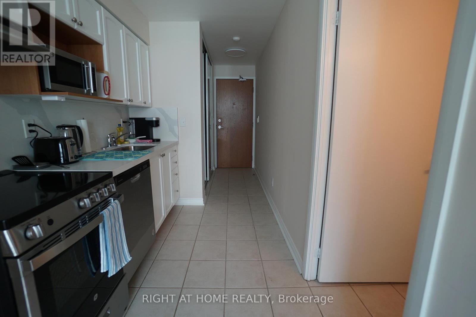 3307 - 219 Fort York Boulevard, Toronto, Ontario  M5V 1B1 - Photo 32 - C12685104