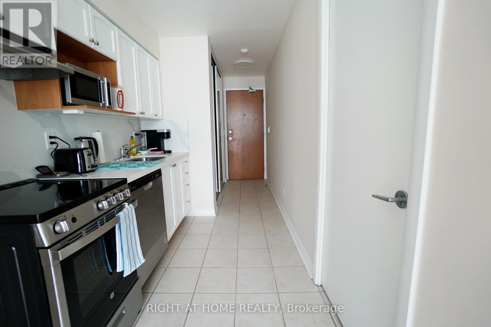 3307 - 219 Fort York Boulevard, Toronto, Ontario  M5V 1B1 - Photo 33 - C12685104