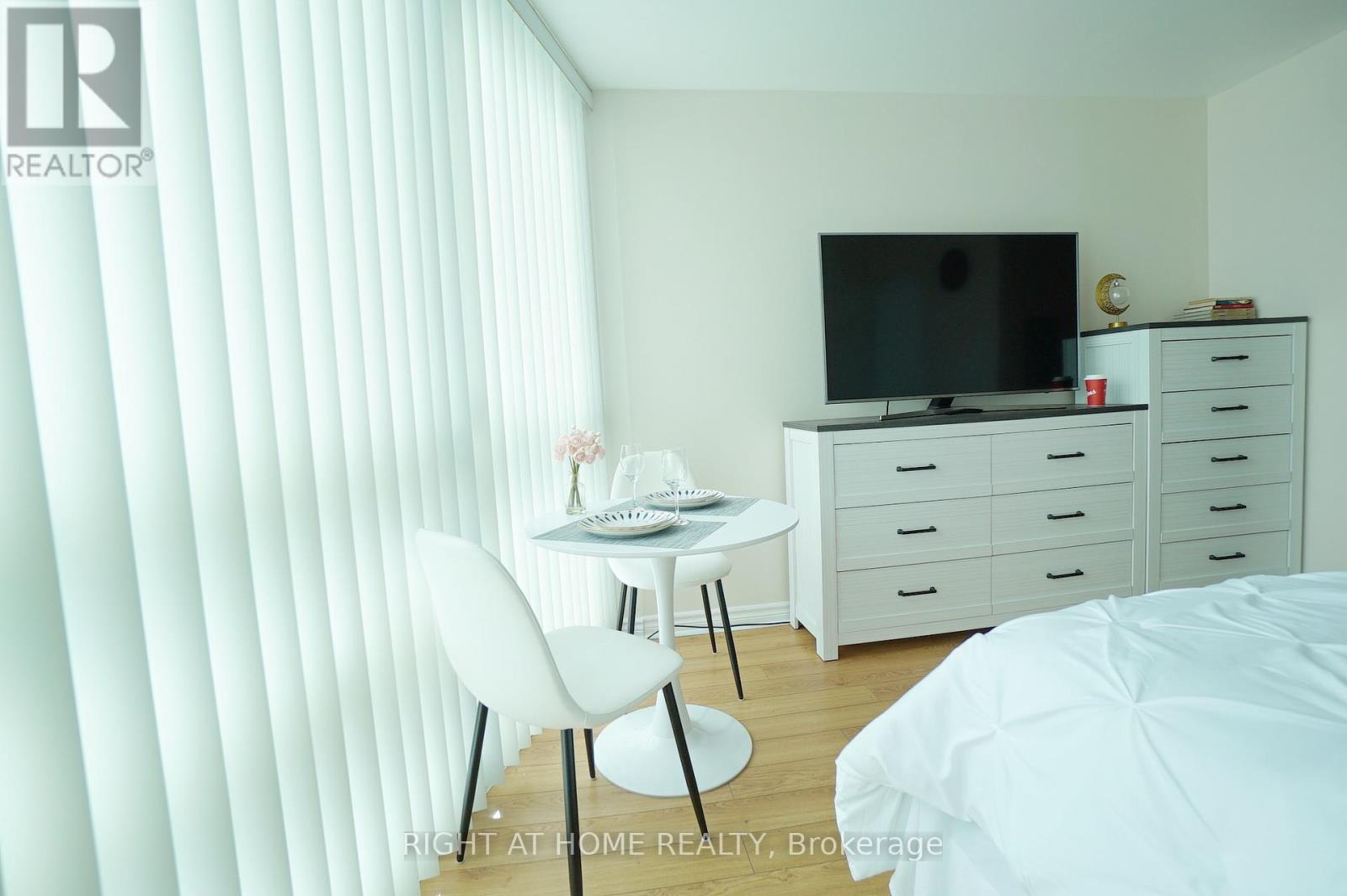 3307 - 219 Fort York Boulevard, Toronto, Ontario  M5V 1B1 - Photo 36 - C12685104